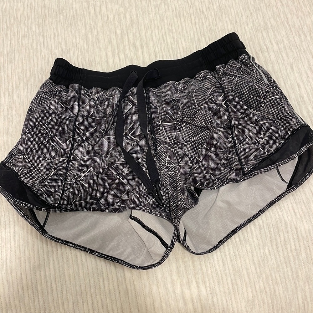Lululemon Hotty Hot Shorts size 8